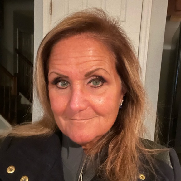 Meet your Posher, Carol - Picture 2 of 2